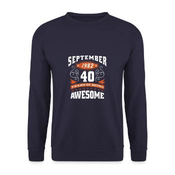 September 1982 - 40. Geburtstag Geschenk. Awesome. - Unisex Pullover - Navy - Vorne - Alina (178cm) & Michal (187cm)