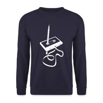 Kassette - Band aufwickeln - Magnetband - Unisex Pullover - Navy - Vorne - Alina (178cm) & Michal (187cm)