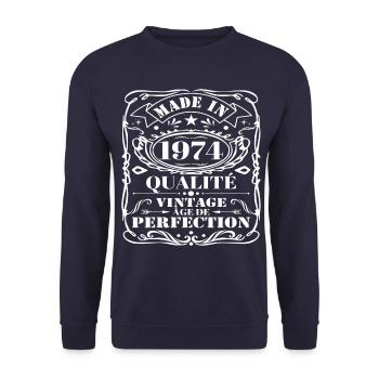 Made in 1974 vintage âge de perfection cadeau - Sweat-shirt Unisexe - marine - Devant - Alina (178cm) & Michal (187cm)