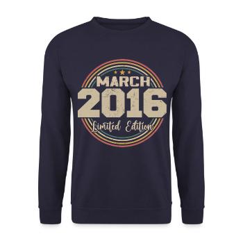 Génial Depuis Mars 2016 Anniversaire 2016 Cadeau - Sweat-shirt Unisexe - marine - Devant - Alina (178cm) & Michal (187cm)