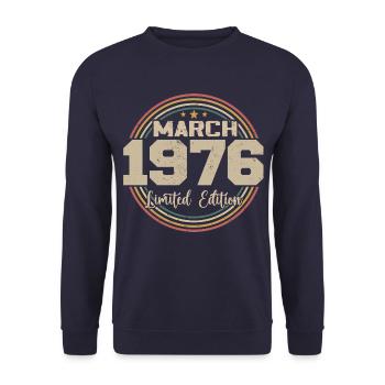 Awesome seit März 1934 Geburtstag 1934 Geschenk - Unisex Pullover - Navy - Vorne - Alina (178cm) & Michal (187cm)