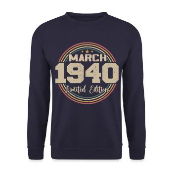 Awesome seit März 1940 Geburtstag 1940 Geschenk - Unisex Pullover - Navy - Vorne - Alina (178cm) & Michal (187cm)