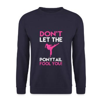 Funny Karate Girl Don't Ponytail Fool You - Unisex Pullover - Navy - Vorne - Alina (178cm) & Michal (187cm)
