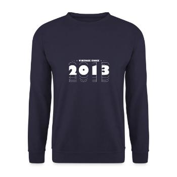 Vintage Bold Hommage à 2013 - Célébrez le 12 - Sweat-shirt Unisexe - marine - Devant - Alina (178cm) & Michal (187cm)