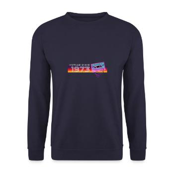 Vintage seit 1973 Nostalgik & Vintage Musik - Unisex Pullover - Navy - Vorne - Alina (178cm) & Michal (187cm)