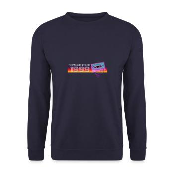 Rétro Vintage 1999 Nostalgique Anniversaire Hommes Femmes - Sweat-shirt Unisexe - marine - Devant - Alina (178cm) & Michal (187cm)