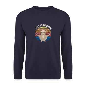 Just Slow Down Faultier Retro Meditation Sloth - Unisex Pullover - Navy - Vorne - Alina (178cm) & Michal (187cm)