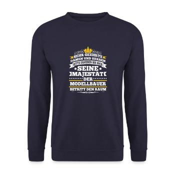 Der Modellbauer Betritt Den Raum Modellbau - Unisex Pullover - Navy - Vorne - Alina (178cm) & Michal (187cm)