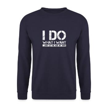 Ehemann Mann Fragen Ehefrau Ehe Spruch Geschenk - Unisex Pullover - Navy - Vorne - Alina (178cm) & Michal (187cm)