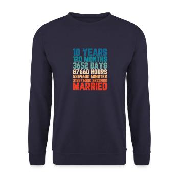 10 Jahre verheiratet Hochzeit Ehe Spruch Geschenk - Unisex Pullover - Navy - Vorne - Alina (178cm) & Michal (187cm)