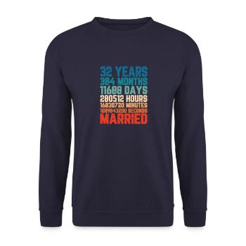 32 ans marié Mariage Mariage Dire Cadeau - Sweat-shirt Unisexe - marine - Devant - Alina (178cm) & Michal (187cm)