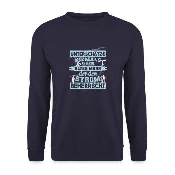 Unterschätze niemals einen ALTEN MANN der Strom - Unisex Pullover - Navy - Vorne - Alina (178cm) & Michal (187cm)