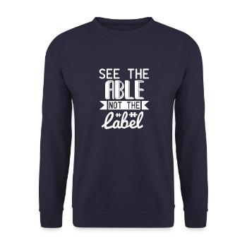 Siehe das Label Able Not Thee - Unisex Pullover - Navy - Vorne - Alina (178cm) & Michal (187cm)