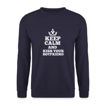 Bleib ruhig und küsse deinen Freund - Unisex Pullover - Navy - Vorne - Alina (178cm) & Michal (187cm)