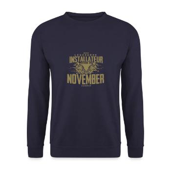 Installateur Geburtsmonat November Geburtstag - Unisex Pullover - Navy - Vorne - Alina (178cm) & Michal (187cm)