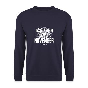 Installateur Geburtsmonat November Geburtstag - Unisex Pullover - Navy - Vorne - Alina (178cm) & Michal (187cm)