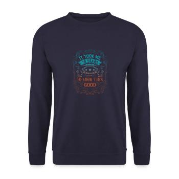 Il m’a fallu 70 ans Adult Humor Spr - Sweat-shirt Unisexe - marine - Devant - Alina (178cm) & Michal (187cm)