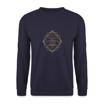 Jahrgang 1973 Sprüche gereift zur perfektion - Unisex Pullover - Navy - Vorne - Alina (178cm) & Michal (187cm)