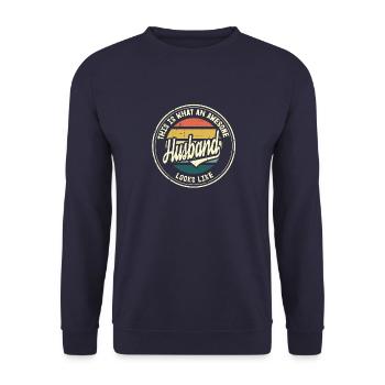 This is what the best husband in the world looks like Gift - Unisex Sweatshirt - navy - Front - Alina (178cm) & Michal (187cm)