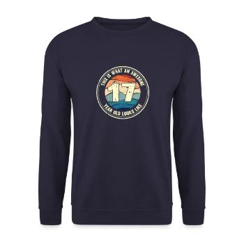 17. Geburtstag so sieht man mit 17 Retro Geschenk - Unisex Pullover - Navy - Vorne - Alina (178cm) & Michal (187cm)