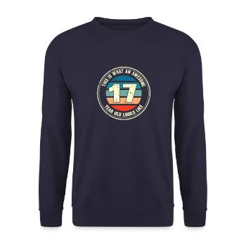 17. Geburtstag so sieht man mit 17 Retro Geschenk - Unisex Pullover - Navy - Vorne - Alina (178cm) & Michal (187cm)