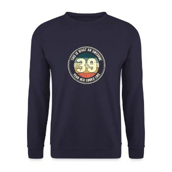 39. Geburtstag so sieht man mit 39 Retro Geschenk - Unisex Pullover - Navy - Vorne - Alina (178cm) & Michal (187cm)