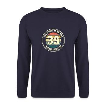 39. Geburtstag so sieht man mit 39 Retro Geschenk - Unisex Pullover - Navy - Vorne - Alina (178cm) & Michal (187cm)
