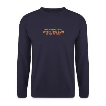 Ich habe einen starrenden Wettbewerb mit der Sonne entspannendes Wortspiel - Unisex Pullover - Navy - Vorne - Alina (178cm) & Michal (187cm)