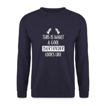 This is what a cool Bartender looks like - Unisex Pullover - Navy - Vorne - Alina (178cm) & Michal (187cm)