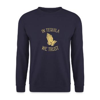En Tequila We Trust T-Shirt - Mains De Prière Drôle - Sweat-shirt Unisexe - marine - Devant - Alina (178cm) & Michal (187cm)