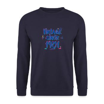 Vintage Depuis 1951 Graffiti Glitch 74ème Bday Vibes - Sweat-shirt Unisexe - marine - Devant - Alina (178cm) & Michal (187cm)
