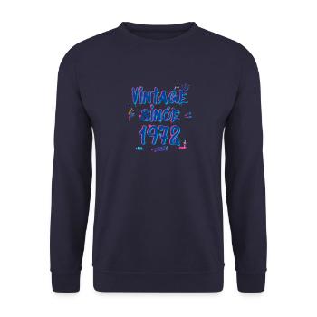 Vintage Since 1972 Graffiti Glitch 53ème Anniversaire - Sweat-shirt Unisexe - marine - Devant - Alina (178cm) & Michal (187cm)