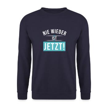 Nie wieder ist jetzt - Unisex Pullover - Navy - Vorne - Alina (178cm) & Michal (187cm)