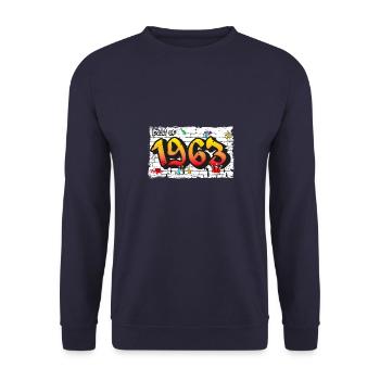 Graffiti rétro de 1963 – 62 ans d’Iconic Edge - Sweat-shirt Unisexe - marine - Devant - Alina (178cm) & Michal (187cm)
