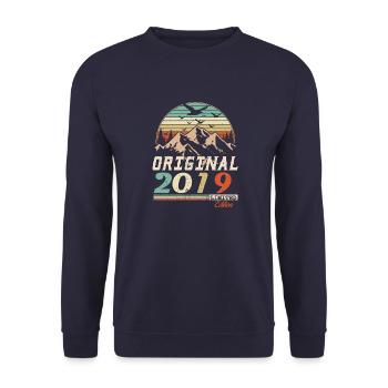 2019 vintage anniversaire rétro vintage cadeau - Sweat-shirt Unisexe - marine - Devant - Alina (178cm) & Michal (187cm)