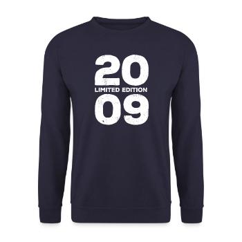 2009 Edition Limitée - Cadeau d’anniversaire - Sweat-shirt Unisexe - marine - Devant - Alina (178cm) & Michal (187cm)