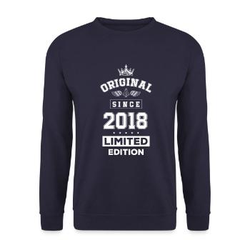 2018 limited edition Geburtstag - Unisex Pullover - Navy - Vorne - Alina (178cm) & Michal (187cm)