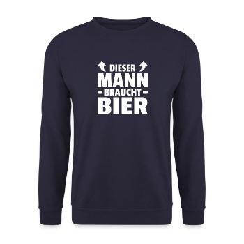 Dieser Mann braucht Bier Trinker Saufen Sprüche - Unisex Pullover - Navy - Vorne - Alina (178cm) & Michal (187cm)