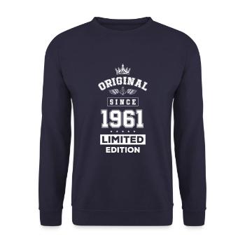 1961 limited edition Geburtstag - Unisex Pullover - Navy - Vorne - Alina (178cm) & Michal (187cm)