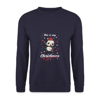 Panda Pyjama Weihnachten Schlafen - Unisex Pullover - Navy - Vorne - Alina (178cm) & Michal (187cm)