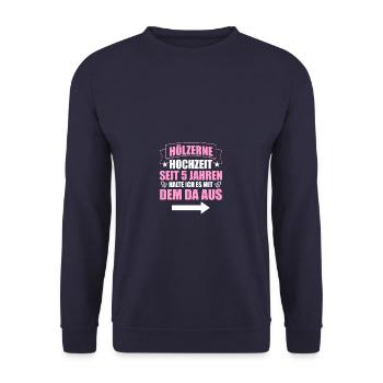 Mit dem da 5. Hochzeitstag Hölzerne Hochzeit - Unisex Pullover - Navy - Vorne - Alina (178cm) & Michal (187cm)