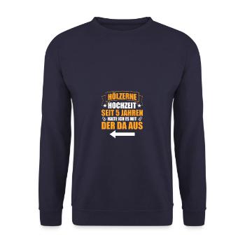 Mit der da 5. Hochzeitstag Hölzerne Hochzeit - Unisex Pullover - Navy - Vorne - Alina (178cm) & Michal (187cm)