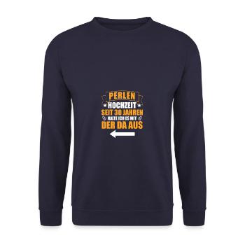 Mit der da 30. Hochzeitstag Perlenhochzeit - Unisex Pullover - Navy - Vorne - Alina (178cm) & Michal (187cm)