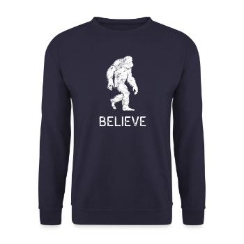 Bigfoot Believe - Yeti - Legende - Fabelwesen - Unisex Pullover - Navy - Vorne - Alina (178cm) & Michal (187cm)