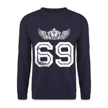 69 Zahl Krone - Unisex Pullover - Navy - Vorne - Alina (178cm) & Michal (187cm)