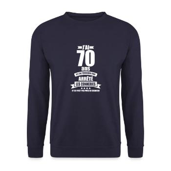 anniversaire 70 ans j'ai pas arrêté les conneries - Sweat-shirt Unisexe - marine - Devant - Alina (178cm) & Michal (187cm)