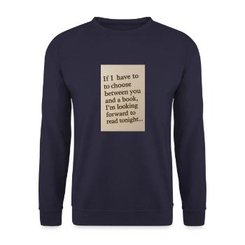 Die Wahl zwischen sich und einem Buch - Unisex Pullover - Navy - Vorne - Alina (178cm) & Michal (187cm)