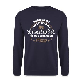Niemand Ist Perfekt Aber Als Landwirt - Unisex Pullover - Navy - Vorne - Alina (178cm) & Michal (187cm)
