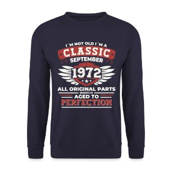 Né en 1972 Cadeau d’anniversaire Hommes Septembre - Sweat-shirt Unisexe - marine - Devant - Alina (178cm) & Michal (187cm)