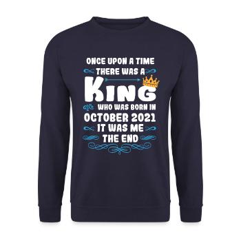 Es war einmal ein König. Oktober 2021 Geburtstag - Unisex Pullover - Navy - Vorne - Alina (178cm) & Michal (187cm)